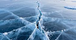 Двоих взрослых с ребёнком спасли со льда Финского залива Двоих взрослых с ребёнком спасли со льда Финского залива