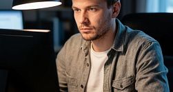 Самозанятые смогут получать больничные спустя полгода взносов Самозанятые смогут получать больничные спустя полгода взносов