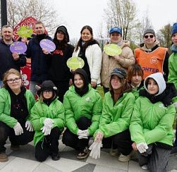 Центральной площадкой Дня благоустройства стал «Сказочный субботник» в сквере на Раумской улице Центральной площадкой Дня благоустройства стал «Сказочный субботник» в сквере на Раумской улице